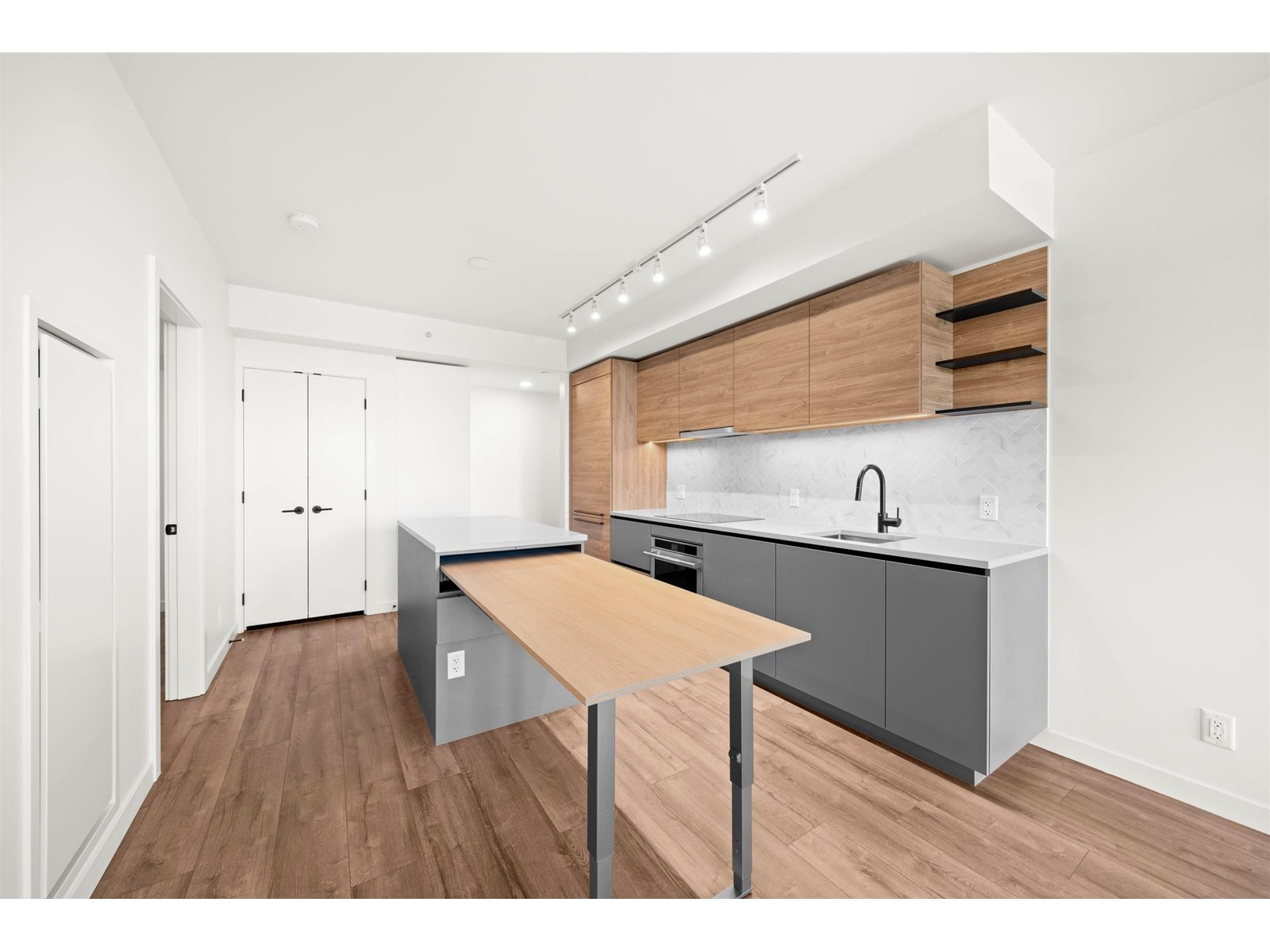 1712 10448 University Drive, Surrey, British Columbia  V3T 0S7 - Photo 5 - R3025713