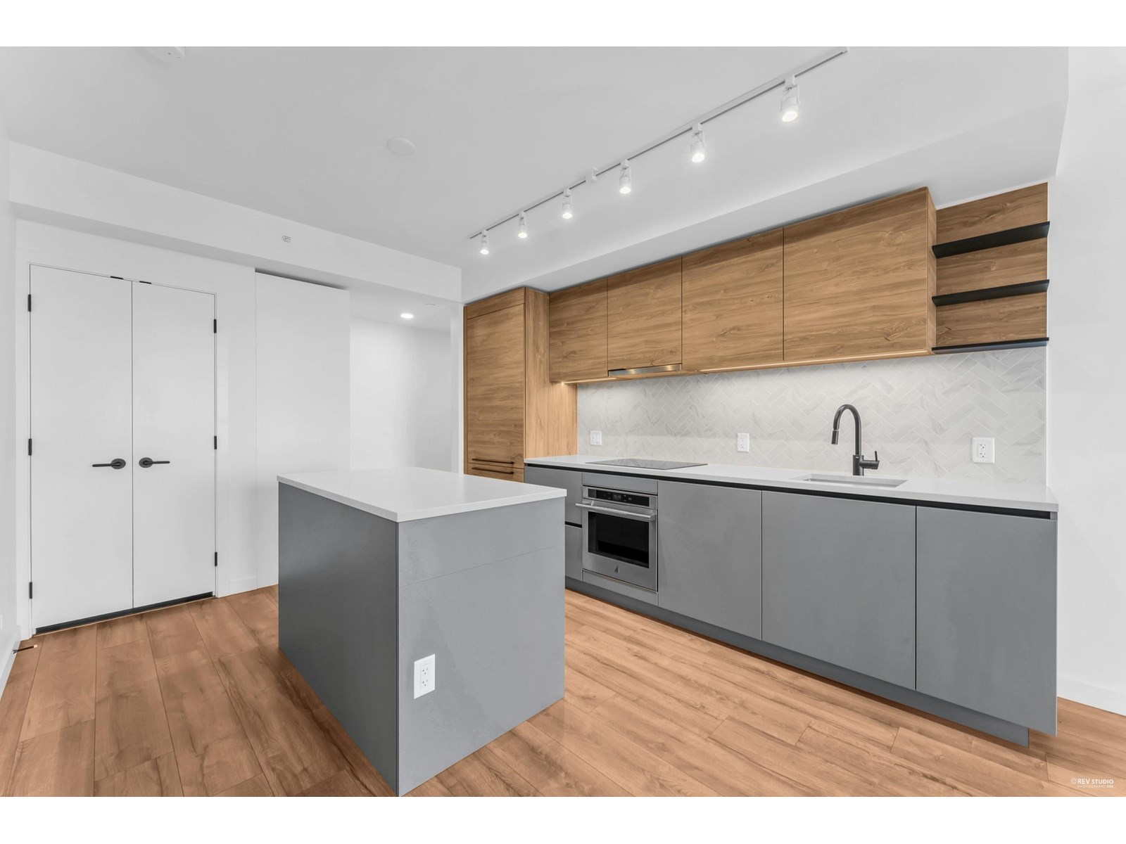 1712 10448 University Drive, Surrey, British Columbia  V3T 0S7 - Photo 4 - R3025713