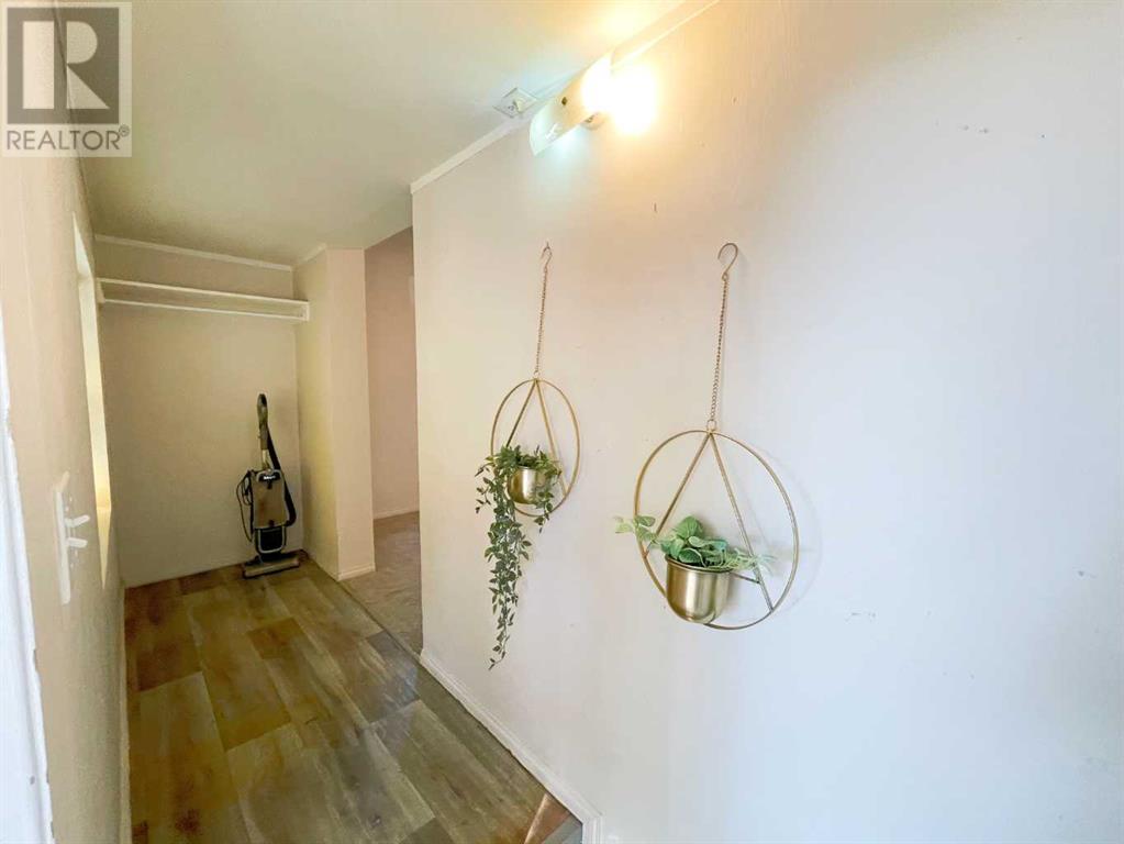 Property at 645 16 Street N image 5