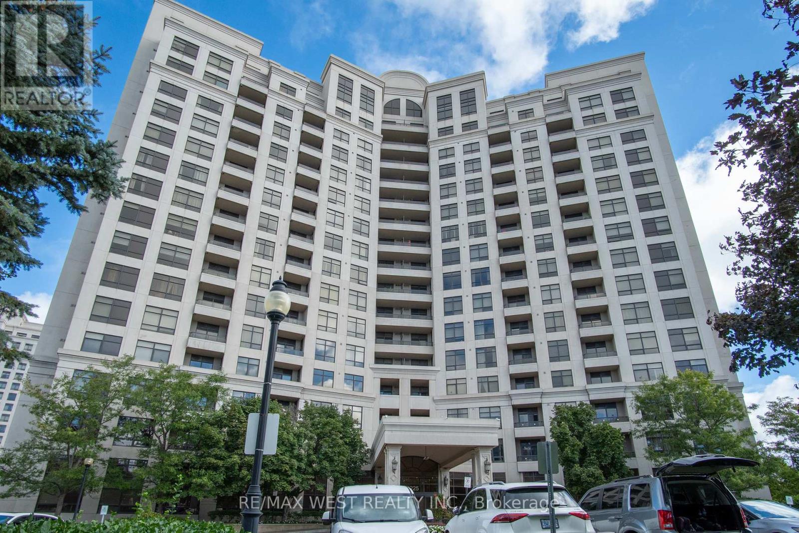 Property at 916 - 9225 JANE STREET image 1