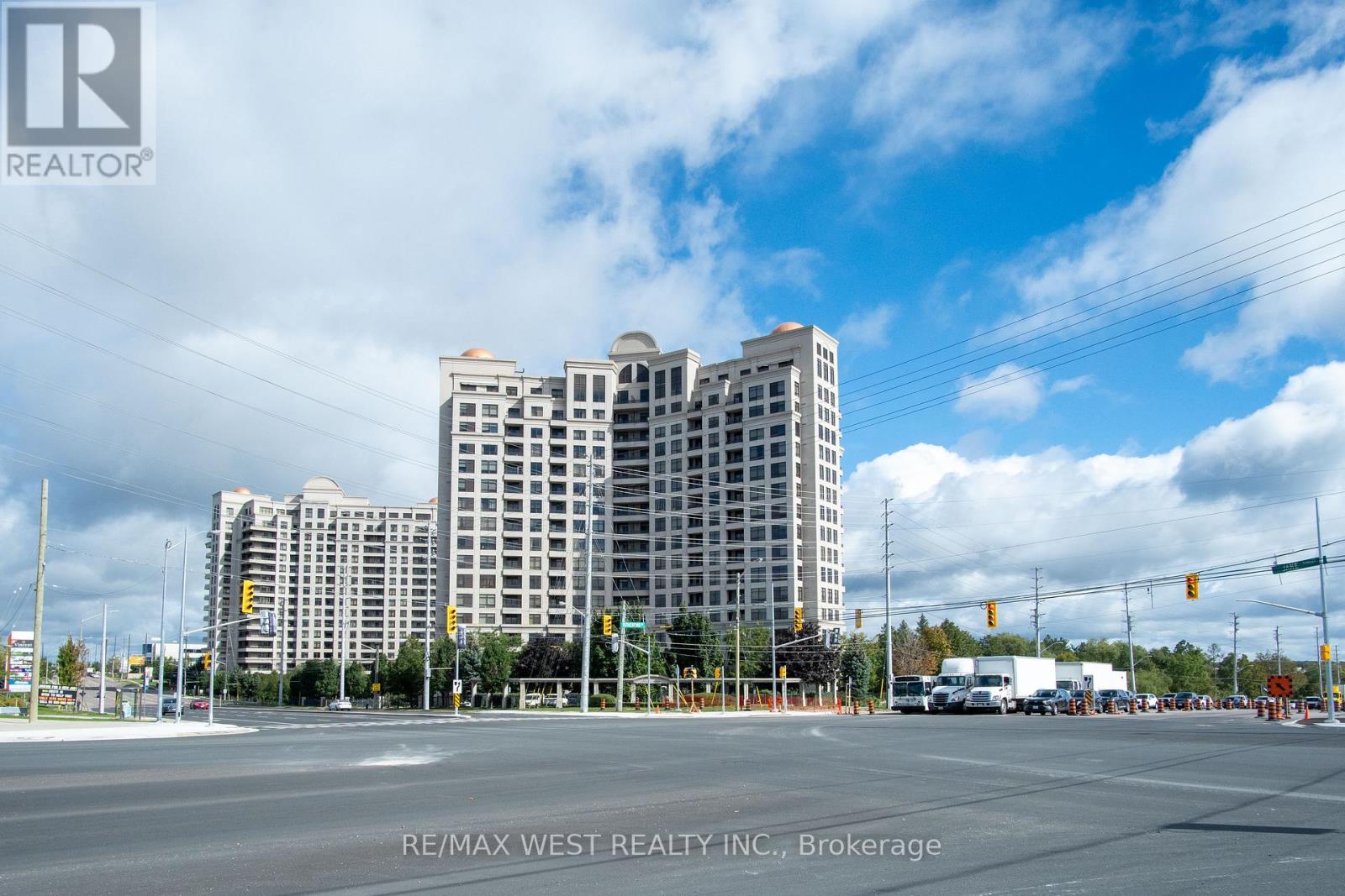 Property at 916 - 9225 JANE STREET image 2