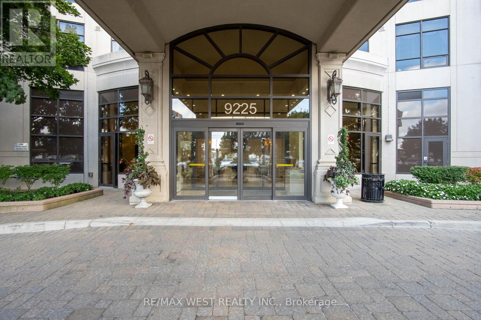 Property at 916 - 9225 JANE STREET image 5