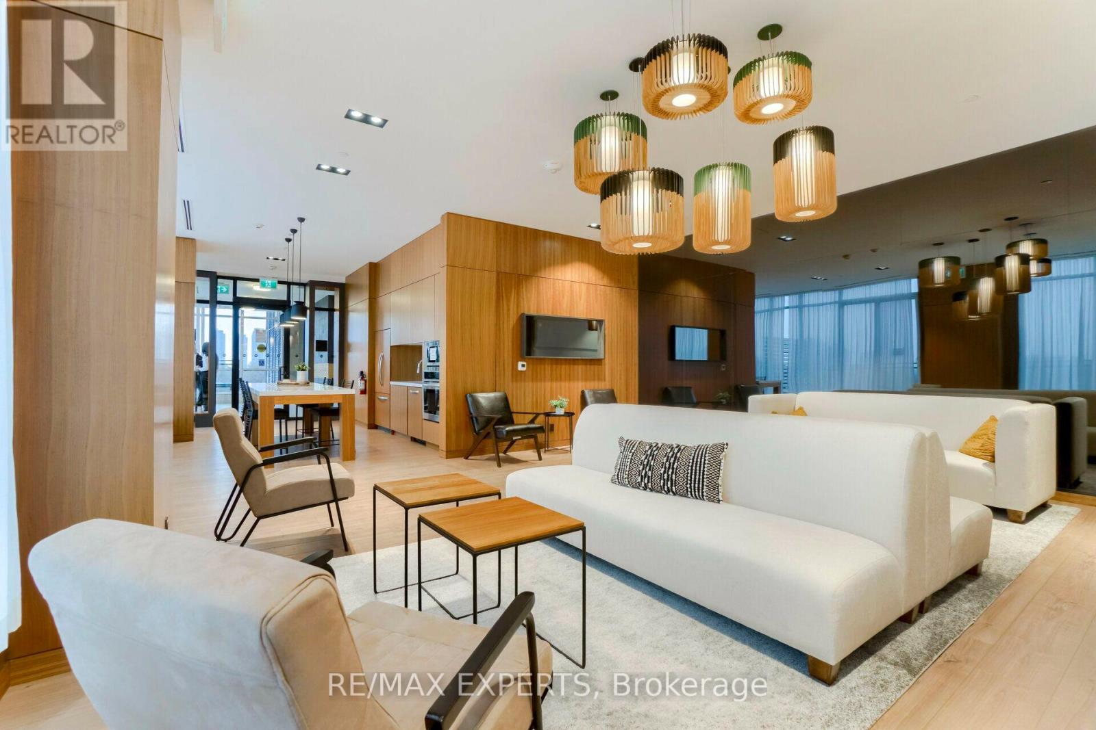 304 - 1 Neighbourhood Lane, Toronto (Stonegate-Queensway), Ontario  M8Y 0C2 - Photo 18 - W12282102