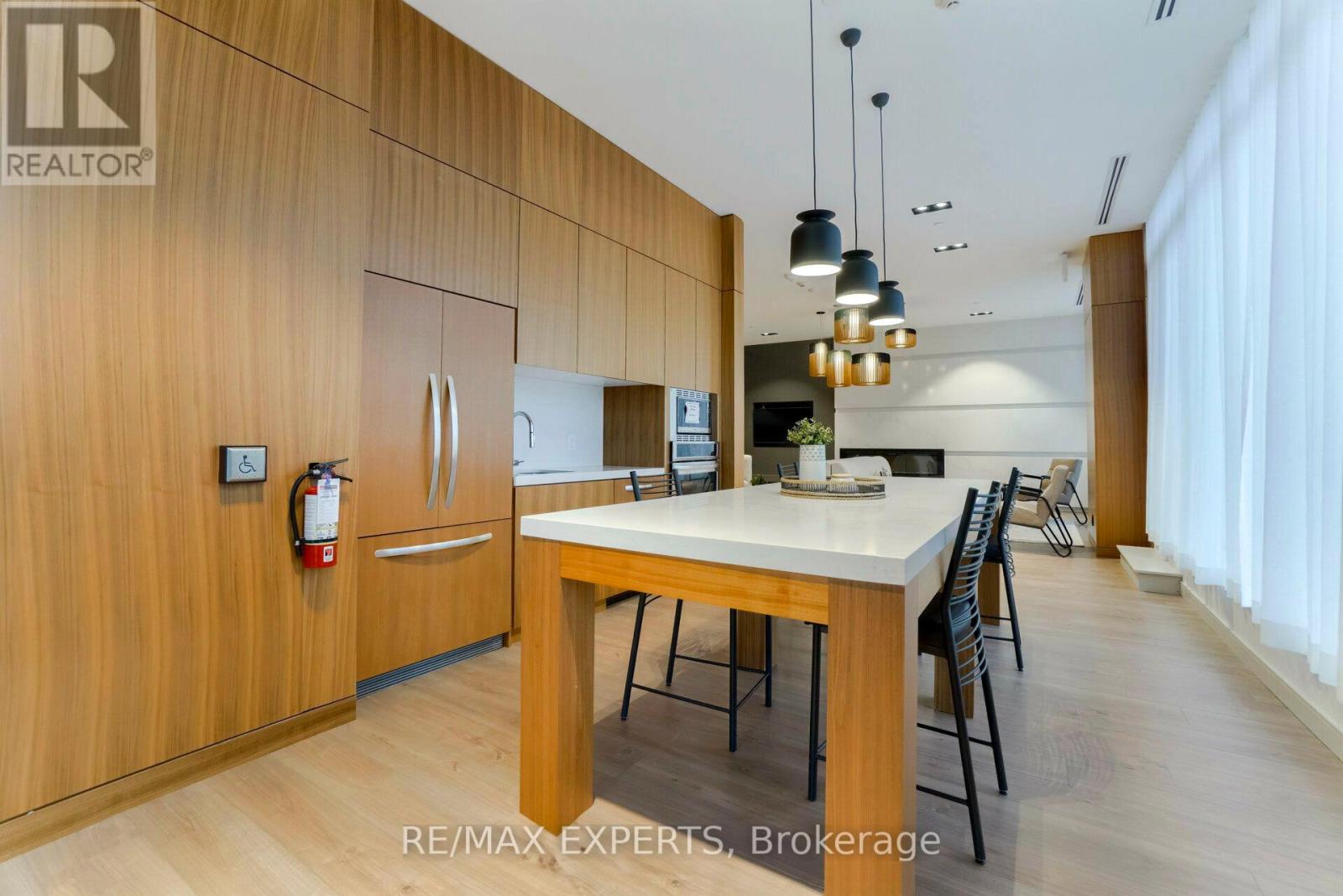 304 - 1 Neighbourhood Lane, Toronto (Stonegate-Queensway), Ontario  M8Y 0C2 - Photo 19 - W12282102