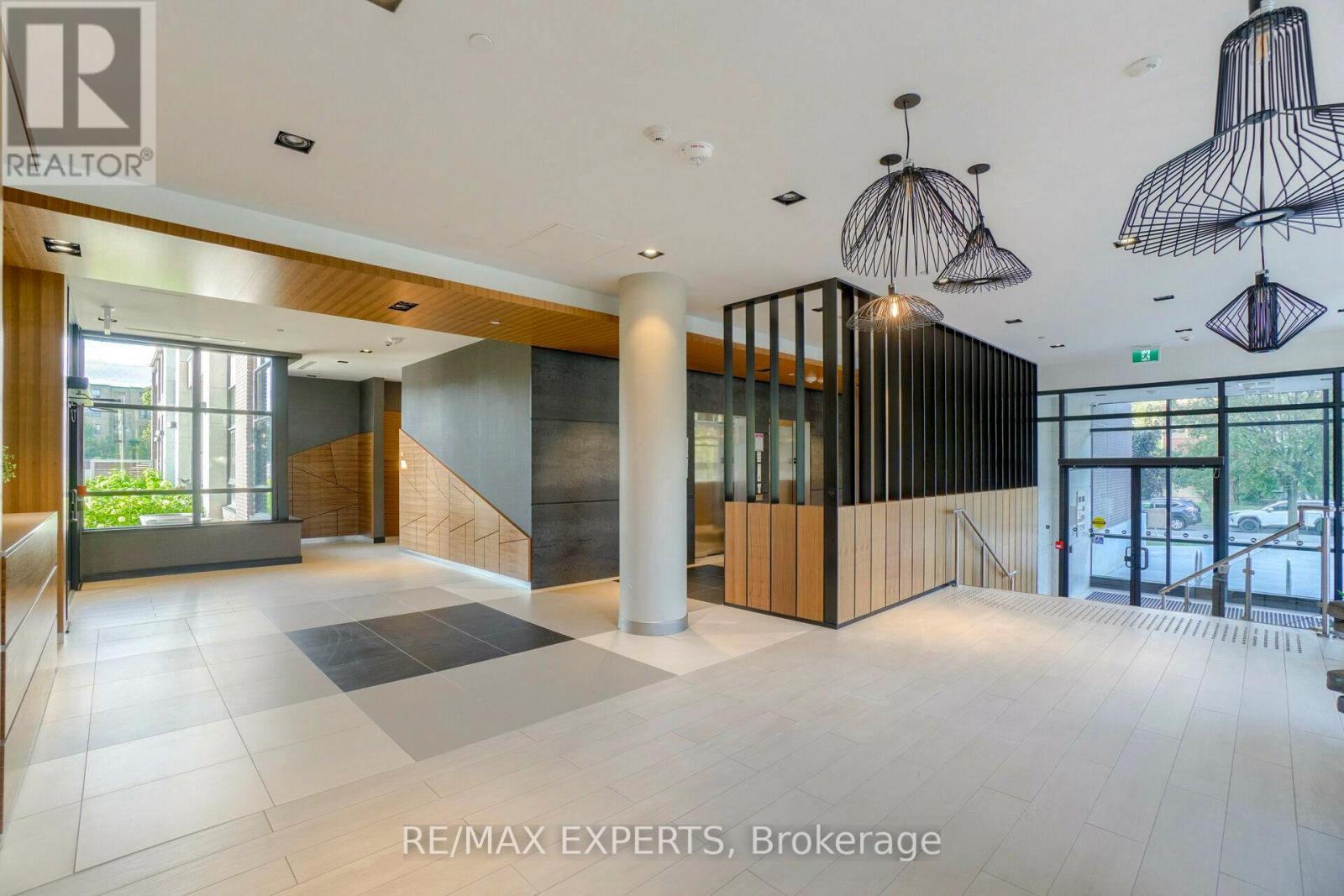 304 - 1 Neighbourhood Lane, Toronto (Stonegate-Queensway), Ontario  M8Y 0C2 - Photo 2 - W12282102