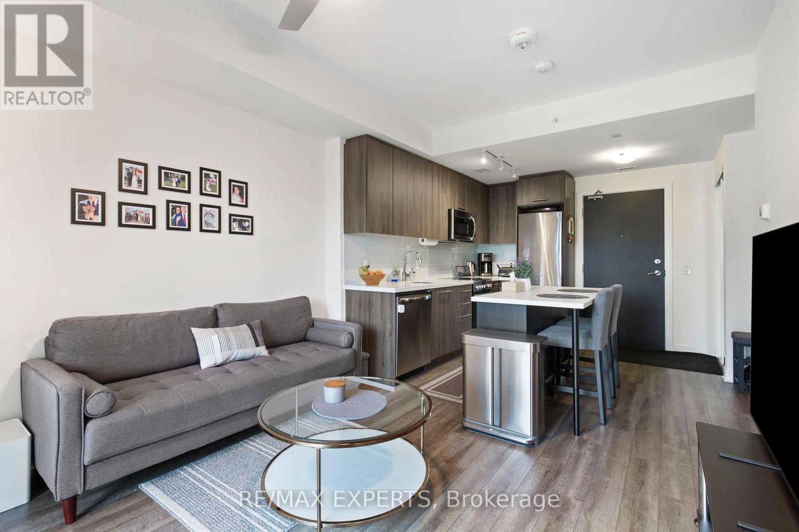 304 - 1 Neighbourhood Lane, Toronto (Stonegate-Queensway), Ontario  M8Y 0C2 - Photo 7 - W12282102