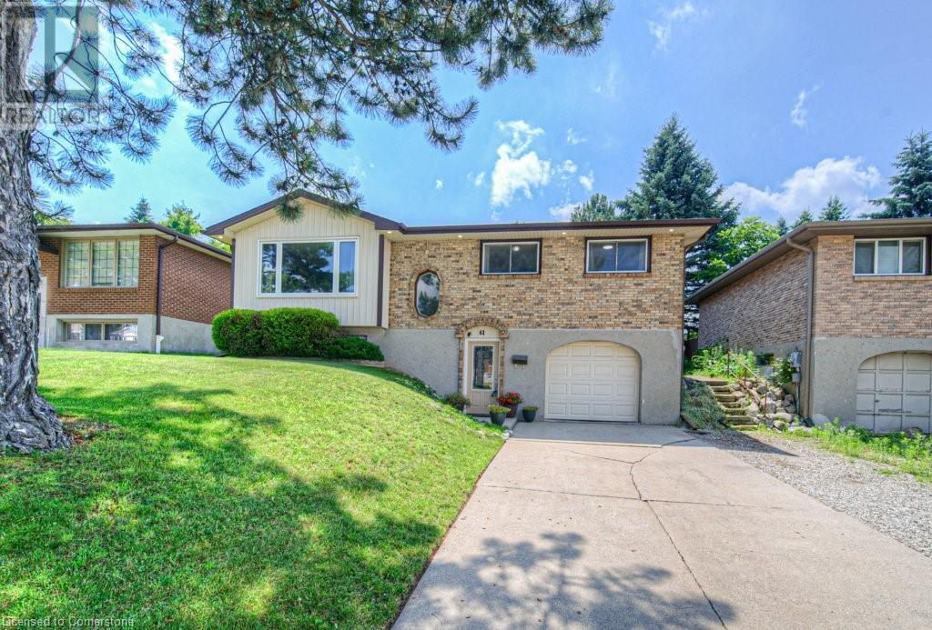 Property at 61 BLUEROCK Crescent image 1