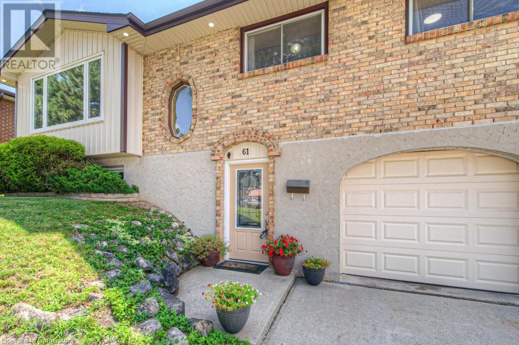 Property at 61 BLUEROCK Crescent image 3