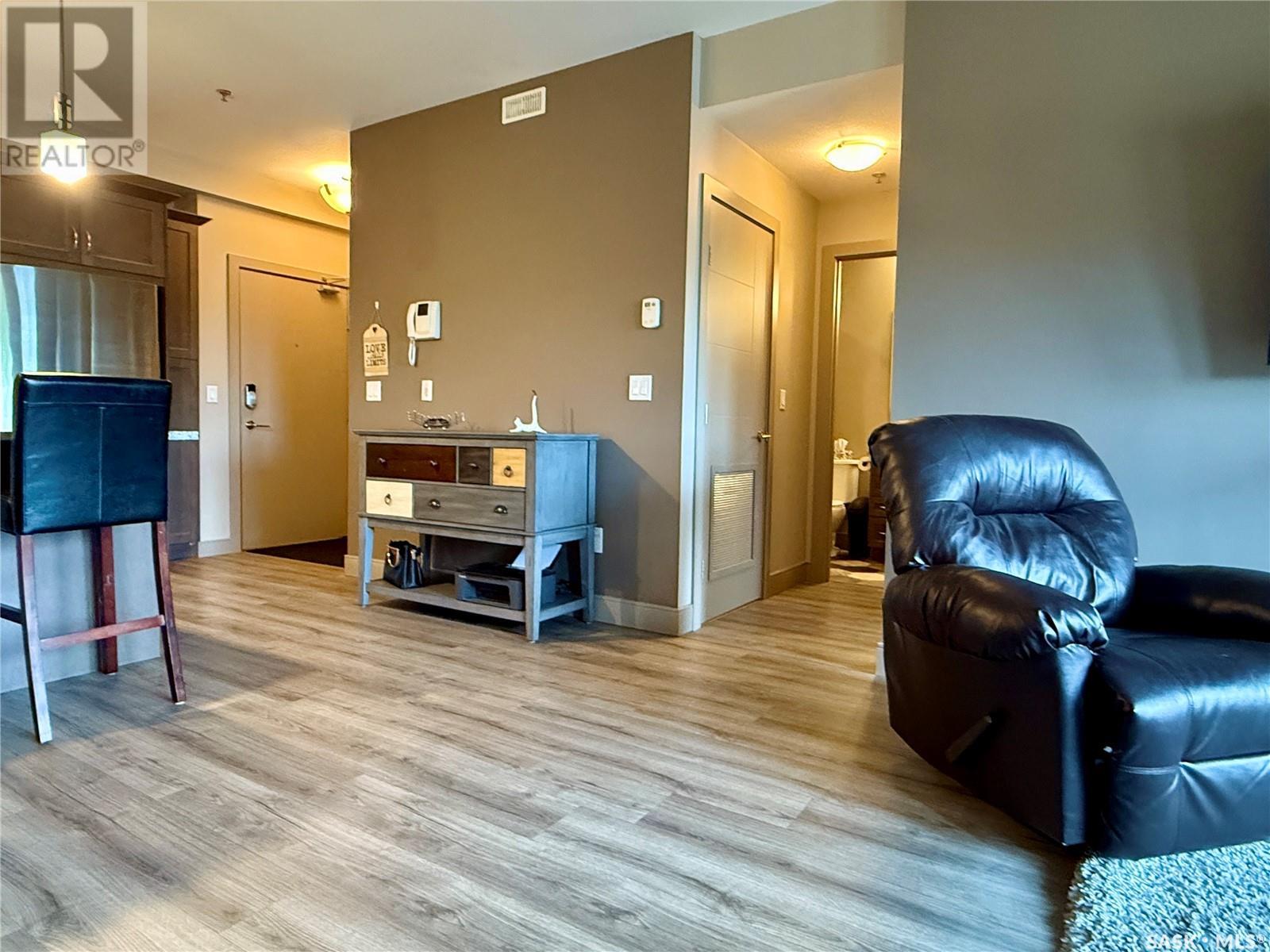 Property at 122 121 Willowgrove CRESCENT image 4