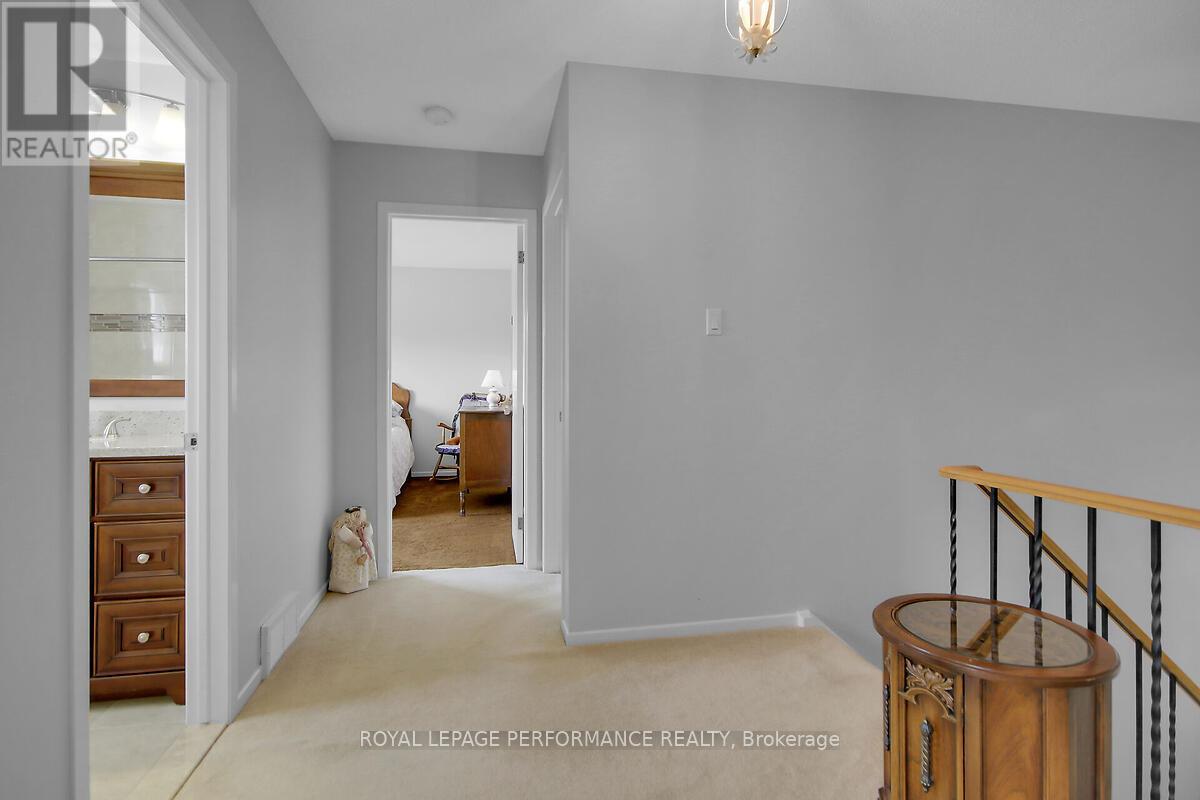 6343 Viseneau Drive, Ottawa, Ontario  K1C 2G8 - Photo 24 - X12282123