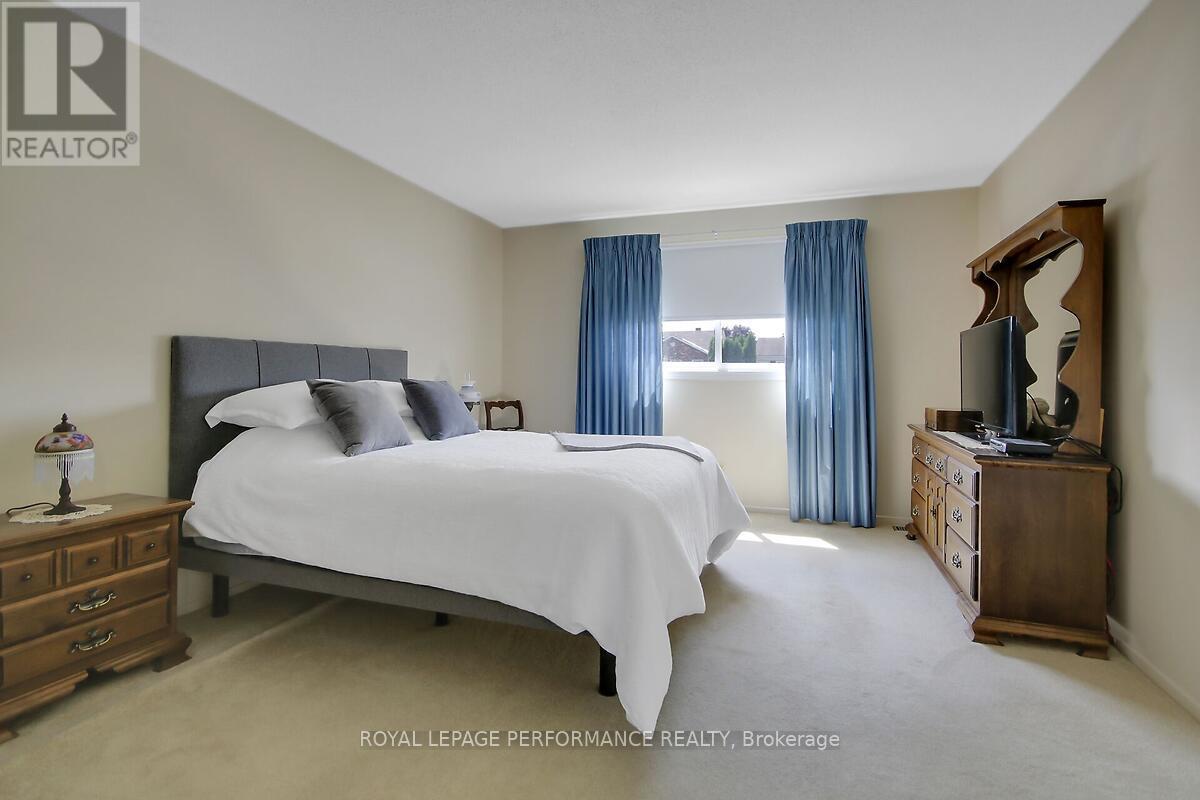 6343 Viseneau Drive, Ottawa, Ontario  K1C 2G8 - Photo 18 - X12282123