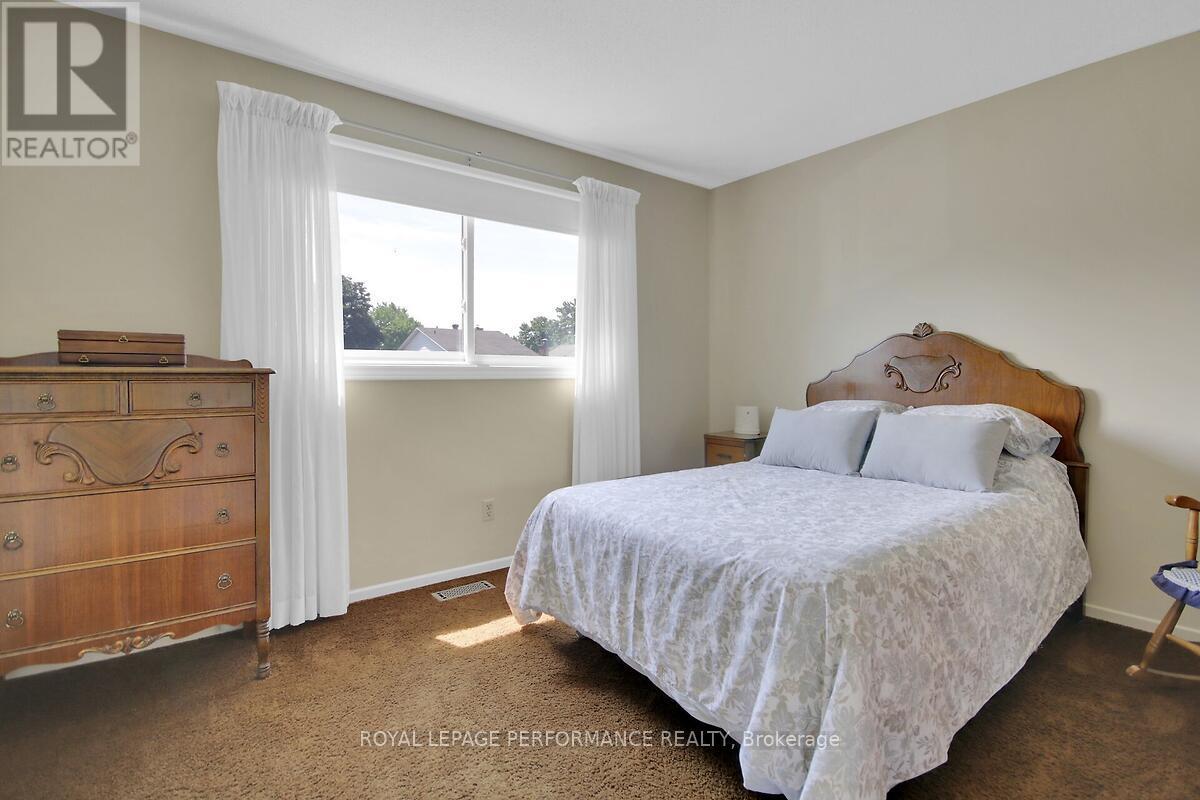 6343 Viseneau Drive, Ottawa, Ontario  K1C 2G8 - Photo 27 - X12282123