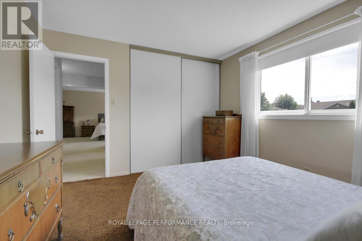 6343 Viseneau Drive, Ottawa, Ontario  K1C 2G8 - Photo 25 - X12282123