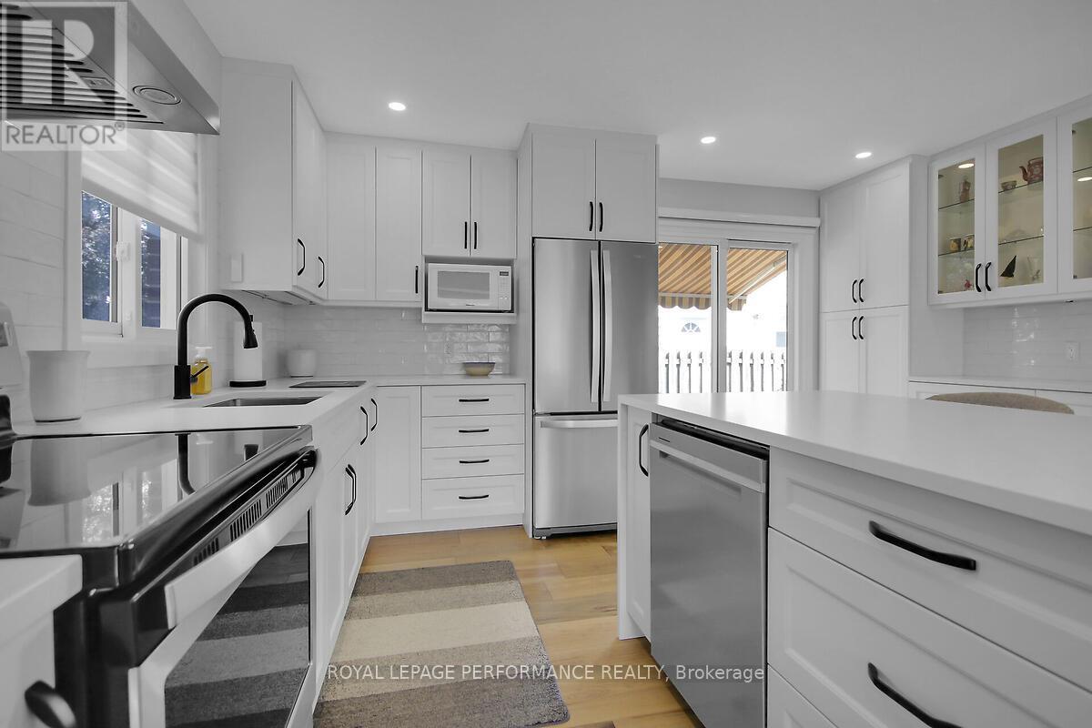 6343 Viseneau Drive, Ottawa, Ontario  K1C 2G8 - Photo 6 - X12282123