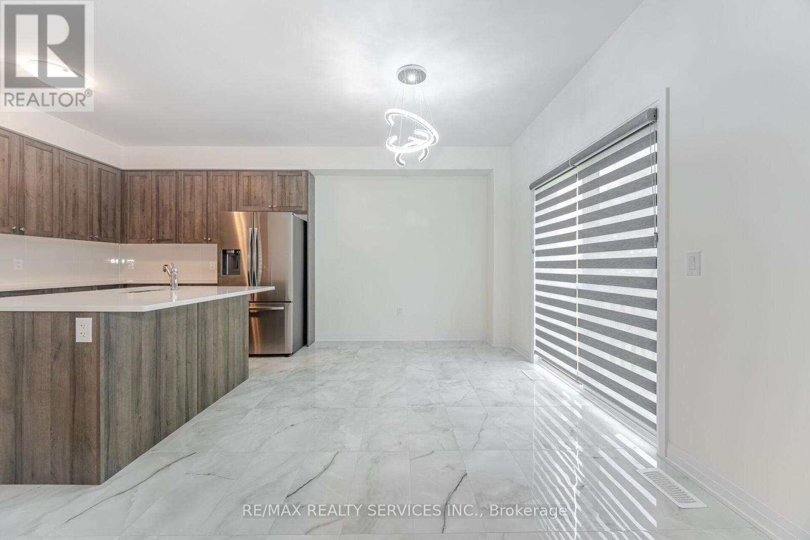 485 Adelaide Street, Wellington North (Arthur), Ontario  N0G 1A0 - Photo 12 - X12282129