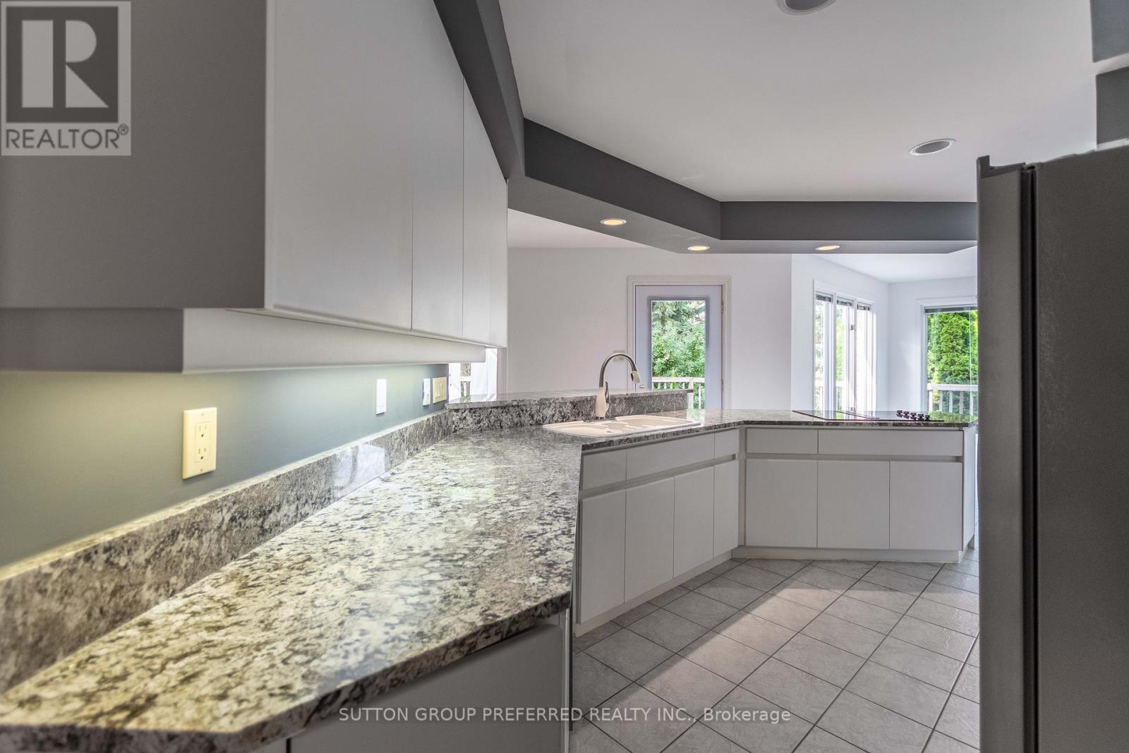 1 Highland Woods Court, London South, Ontario  N6C 5W9 - Photo 26 - X12282209