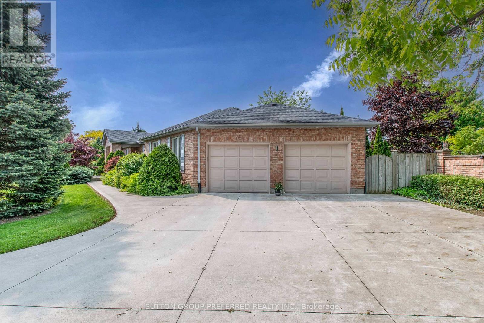 1 Highland Woods Court, London South, Ontario  N6C 5W9 - Photo 6 - X12282209