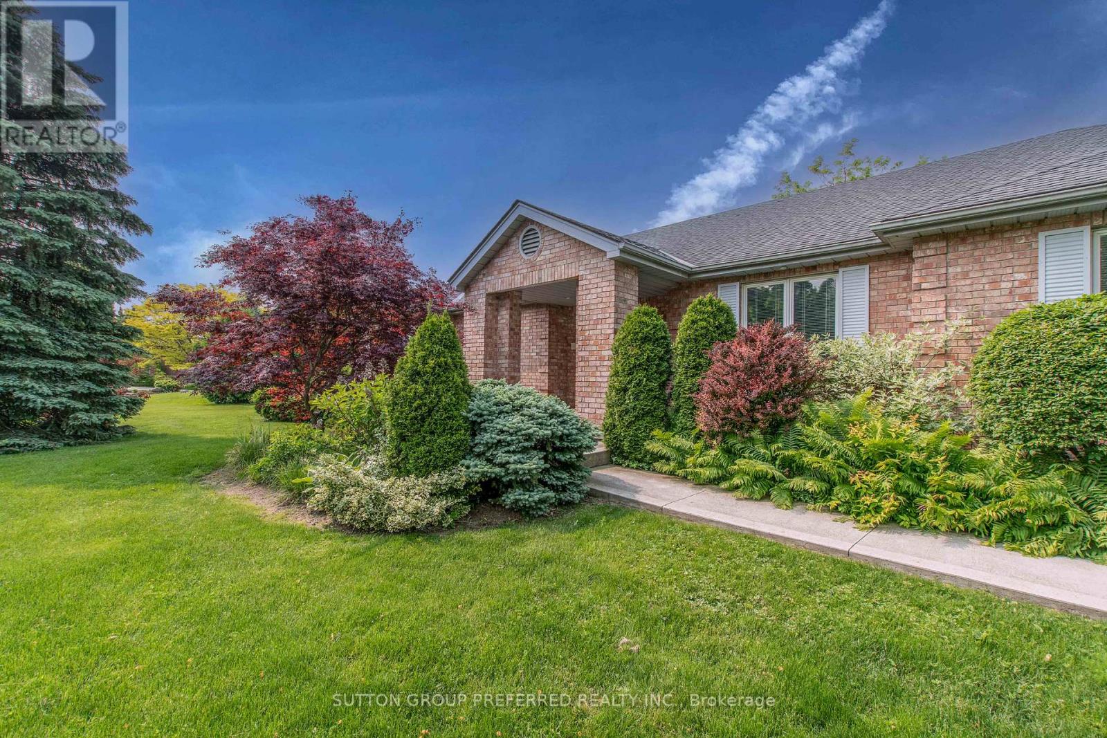 1 Highland Woods Court, London South, Ontario  N6C 5W9 - Photo 7 - X12282209