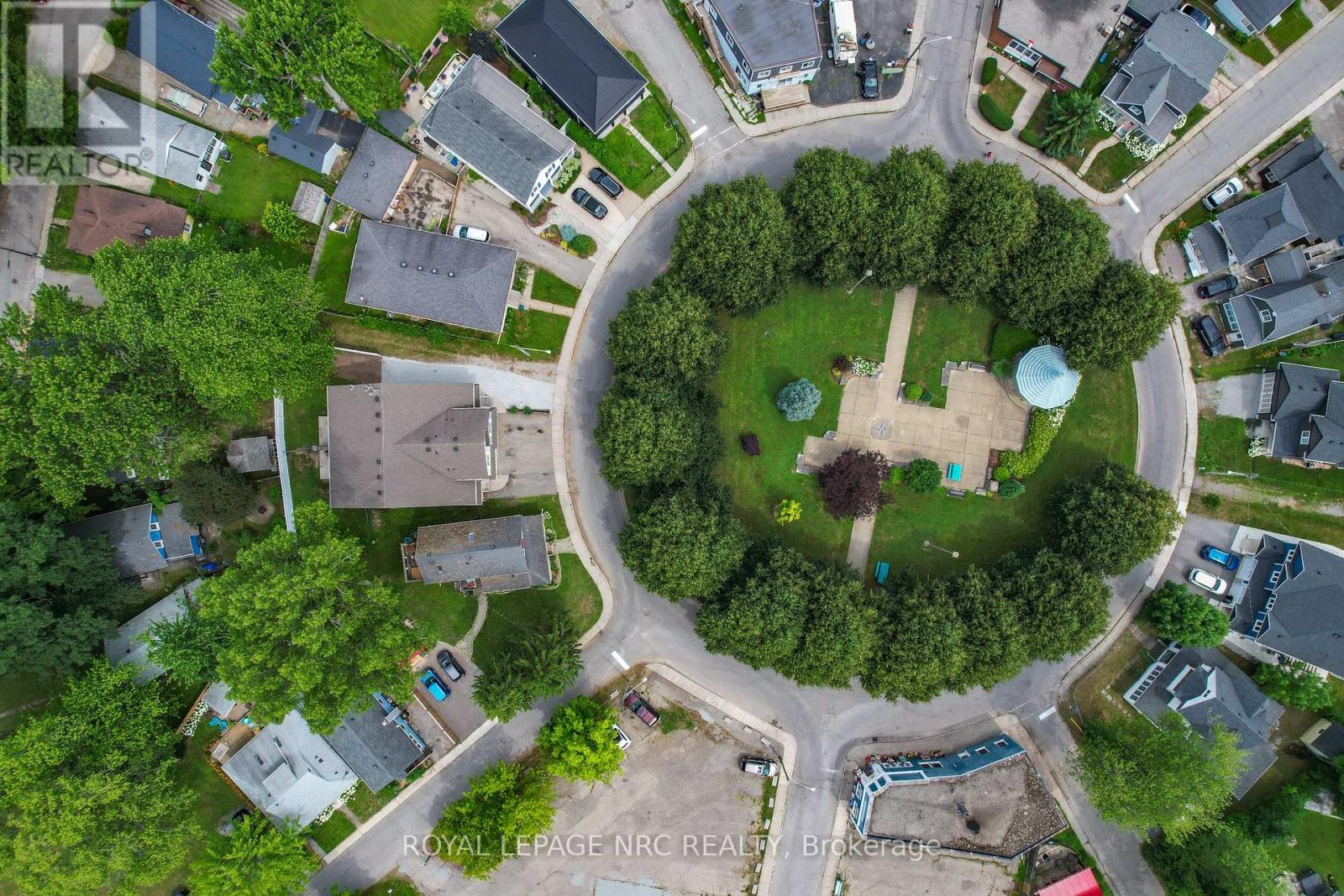 56 Queens Circle, Fort Erie, Ontario  L0S 1B0 - Photo 37 - X12282215