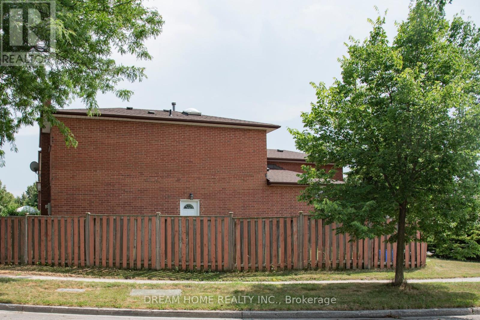 Property at 33 LANSBURY DRIVE image 2
