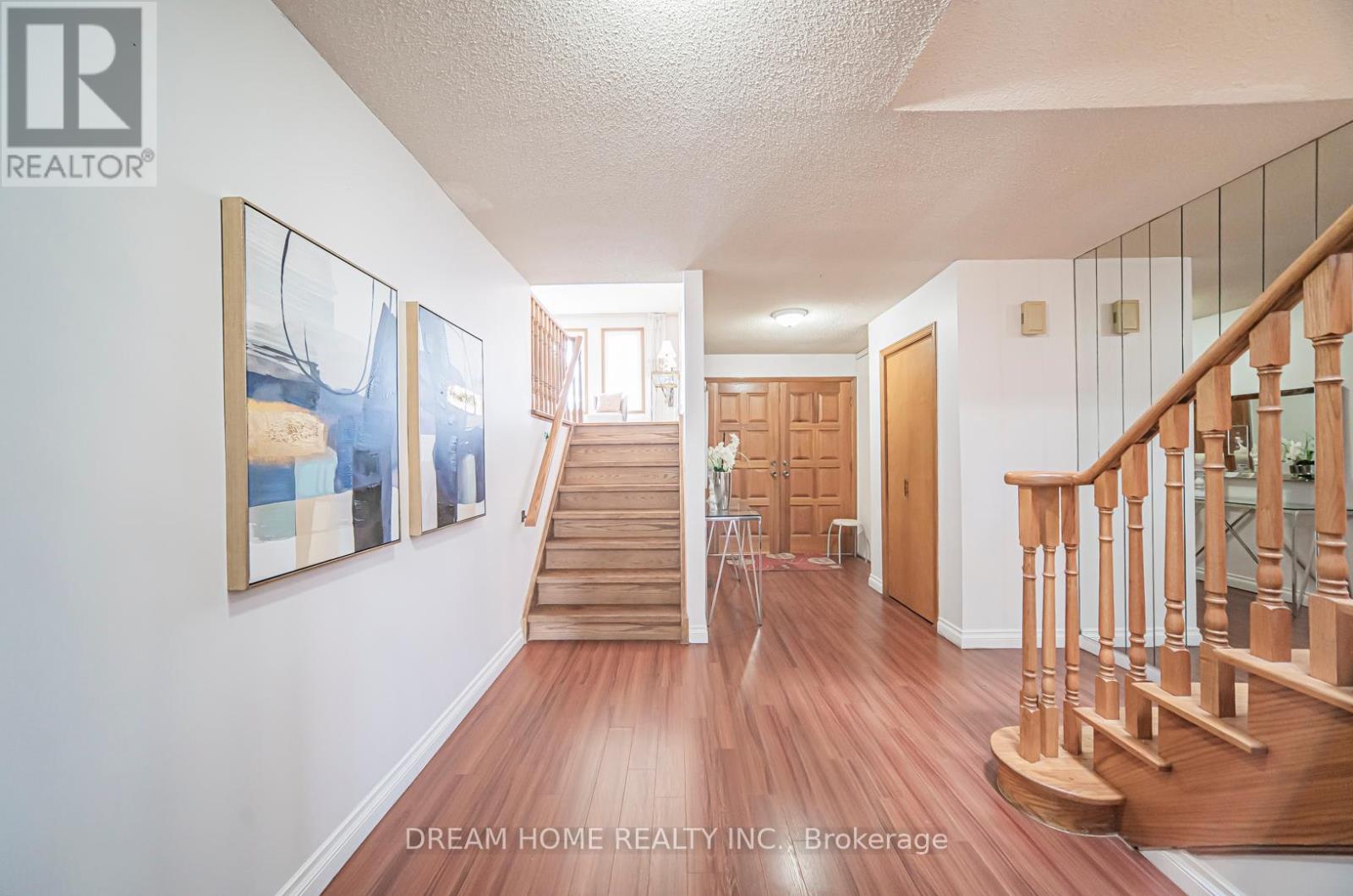 Property at 33 LANSBURY DRIVE image 4