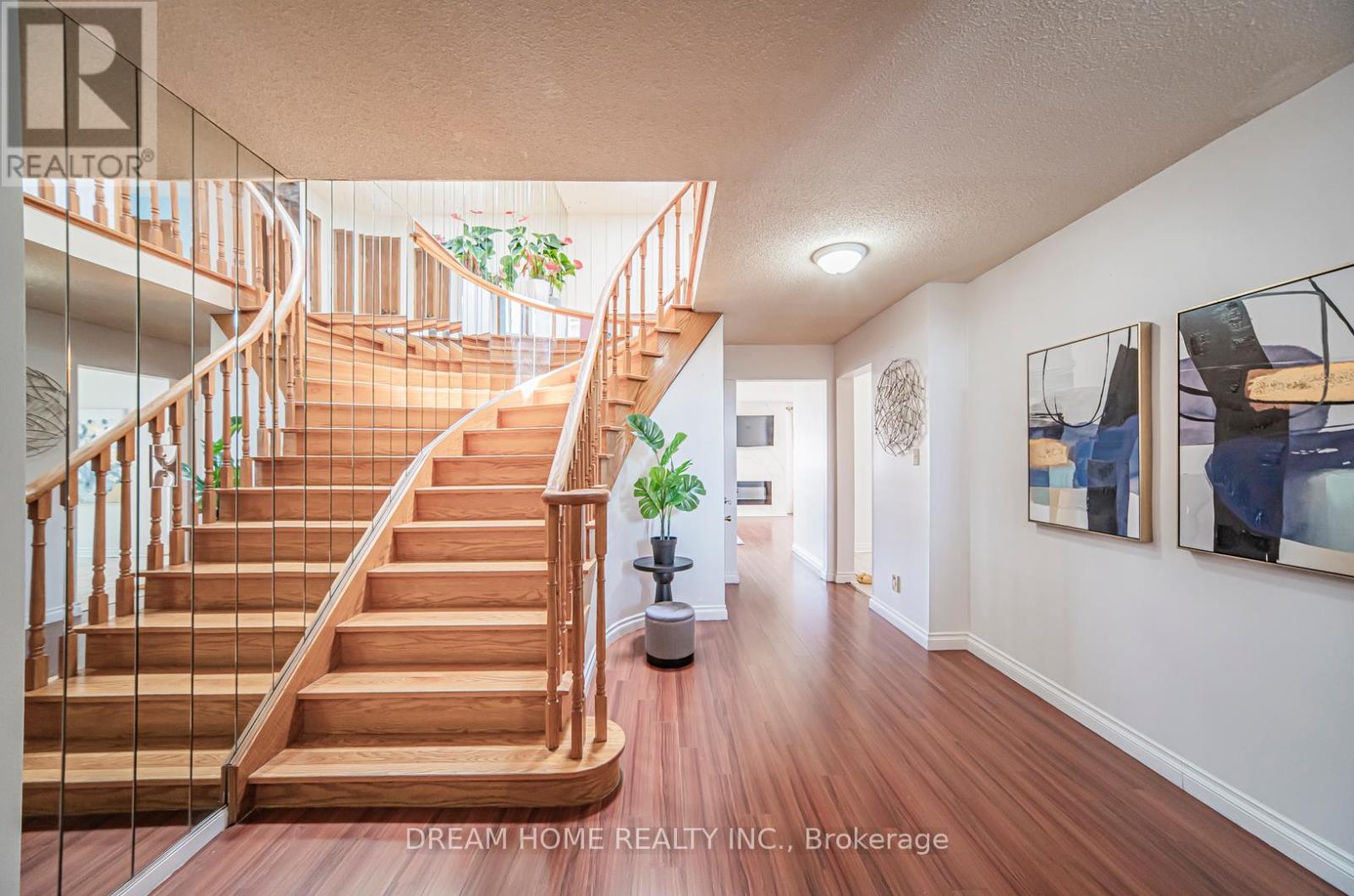 Property at 33 LANSBURY DRIVE image 5