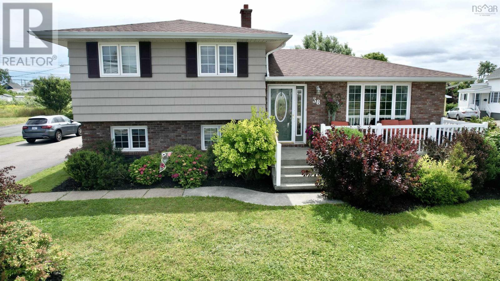 38 Water Street, Glace Bay, Nova Scotia  B1A 1R3 - Photo 1 - 202505510