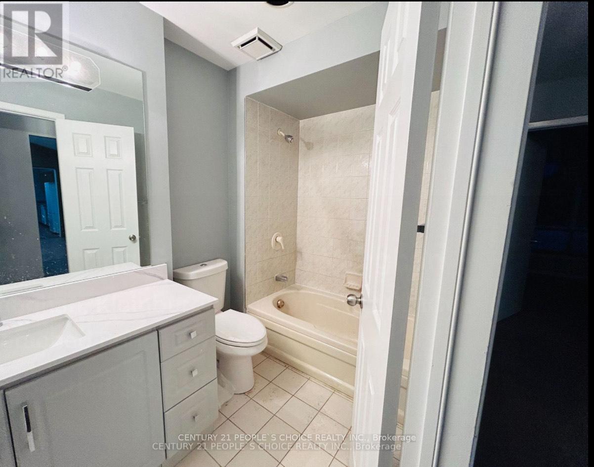 101 Putting Green Crescent, Vaughan, Ontario  L0J 1C0 - Photo 3 - N12282162