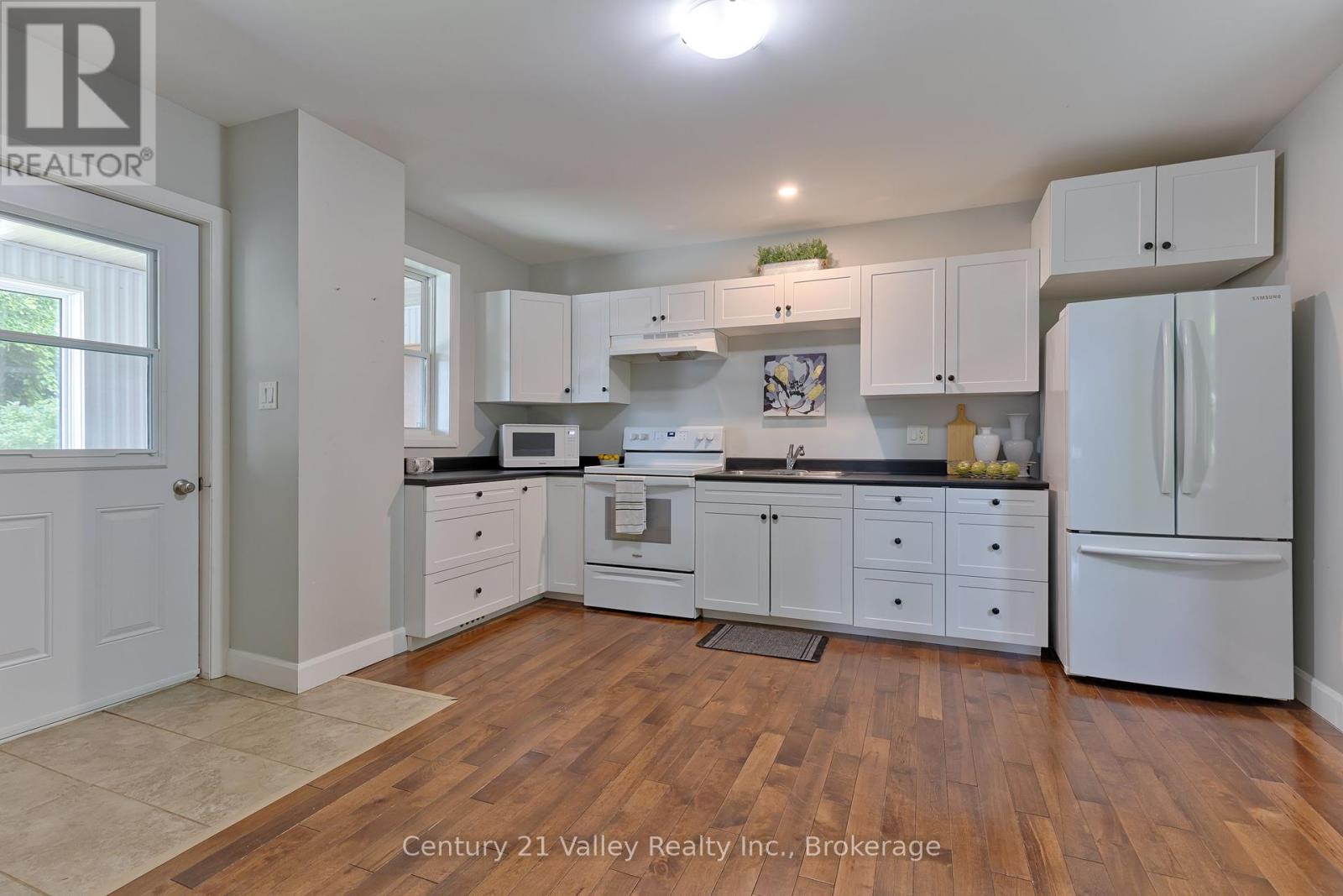 199 Bonnechere Street W, Bonnechere Valley, Ontario K0J 1T0 - Photo 8 - X12282224