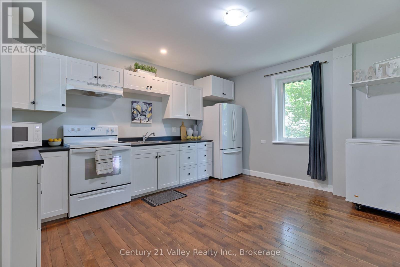 199 Bonnechere Street W, Bonnechere Valley, Ontario K0J 1T0 - Photo 9 - X12282224