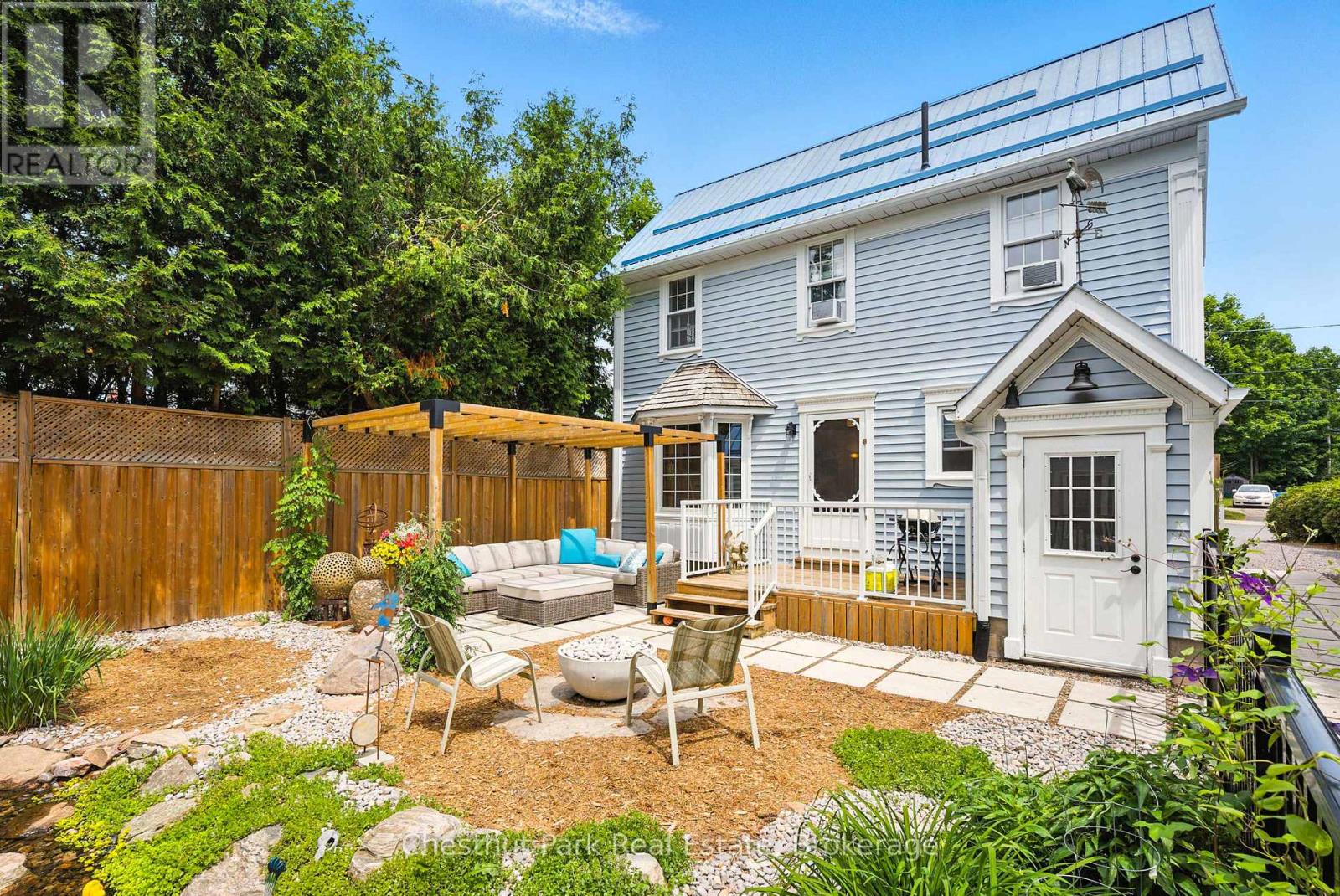 212 James Street, Bracebridge, Ontario  P1L 2B8 - Photo 3 - X12262438