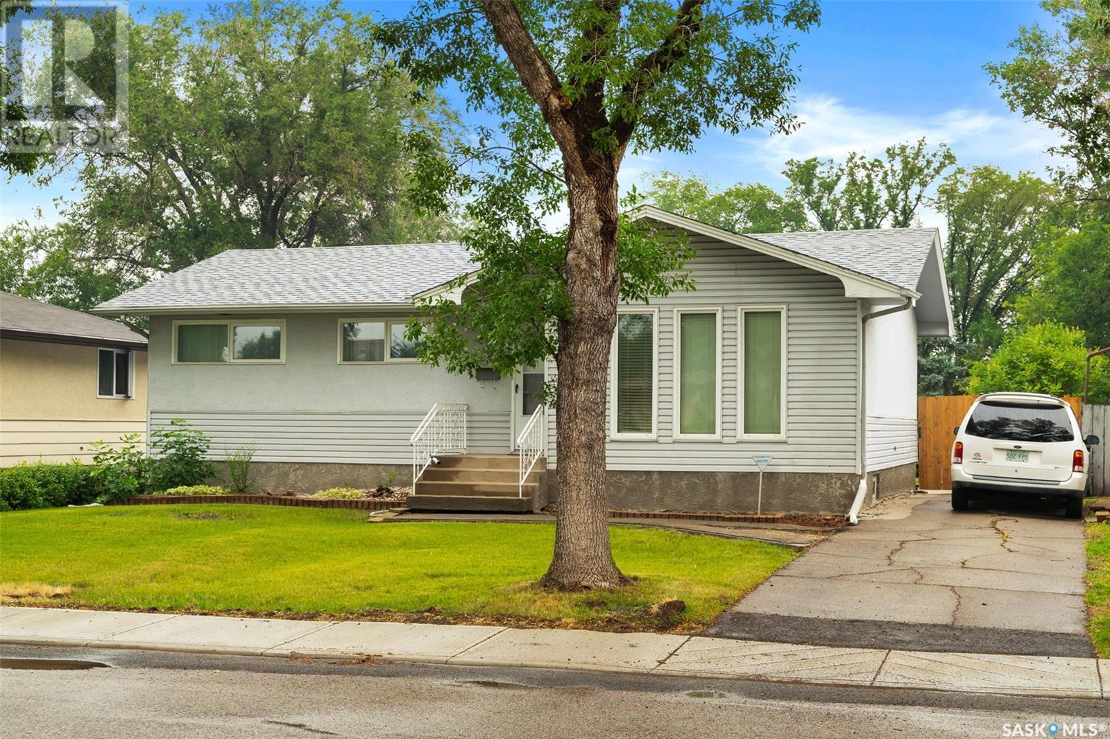 14 HAMMOND ROAD, regina, Saskatchewan