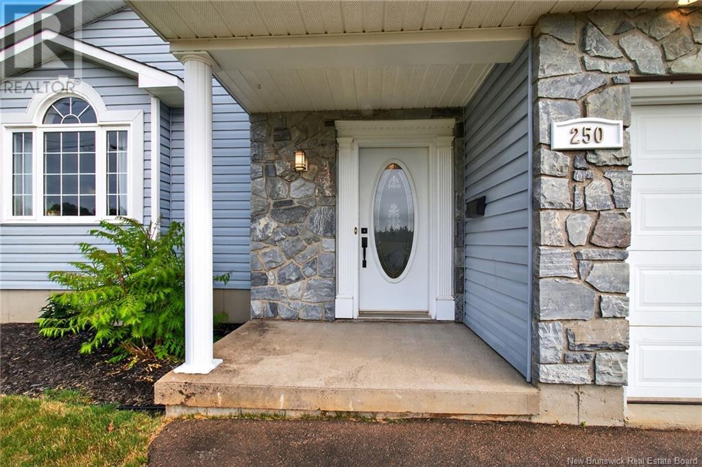 Property at 250 Henri image 4