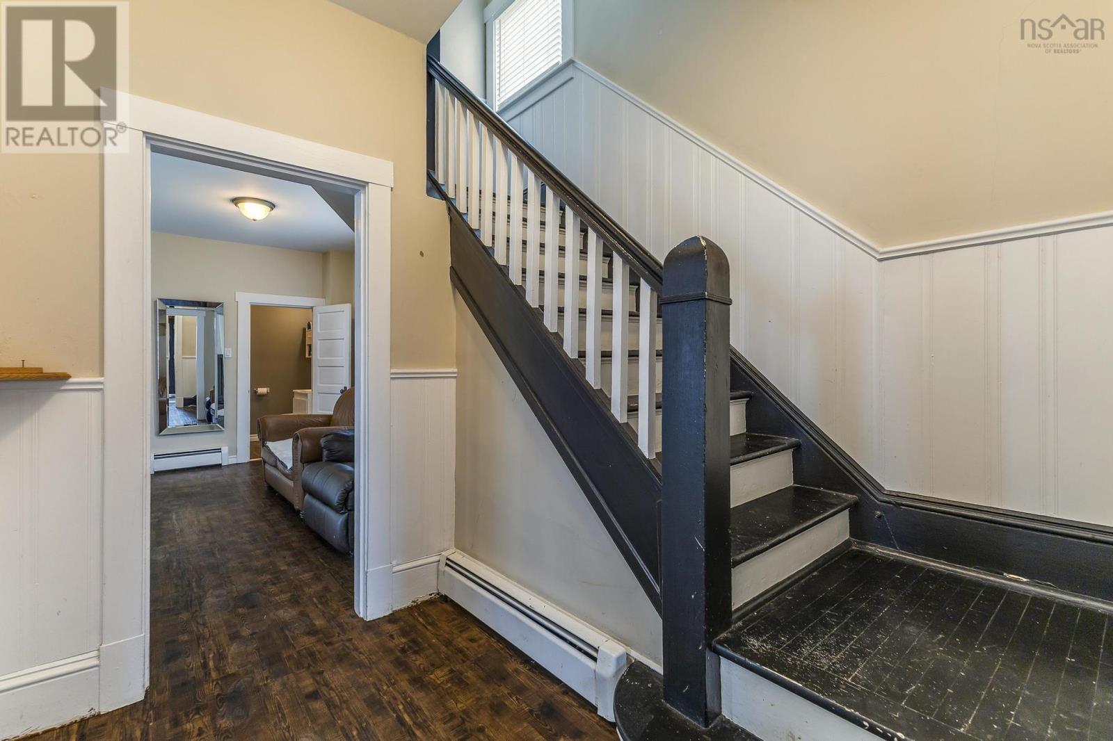 Property at 326 Shelburne Street image 5