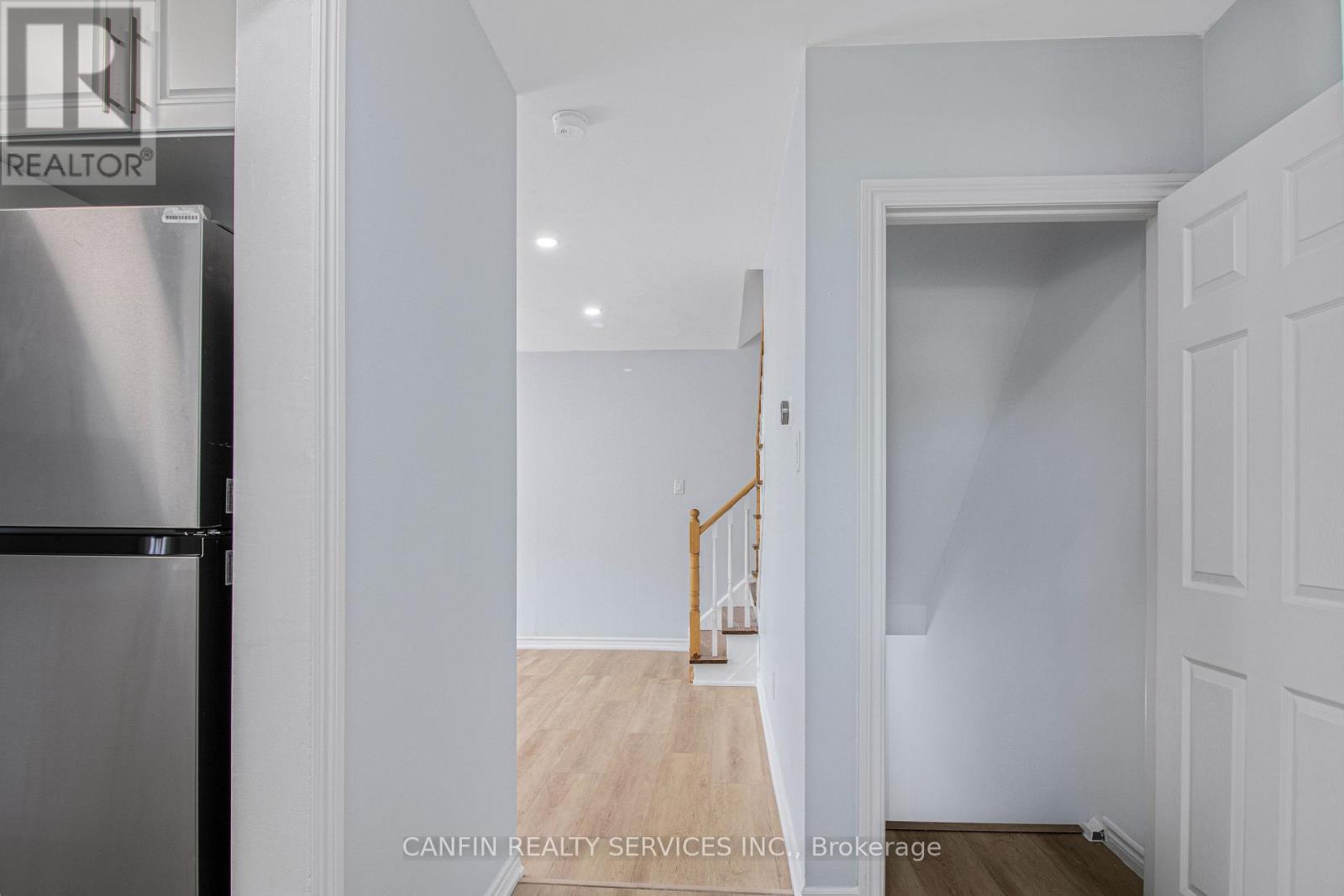 Property at 212 - 212 TOWN HOUSE CRESCENT image 2