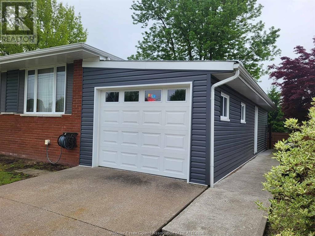 Property at 310 MARTIN LANE image 4