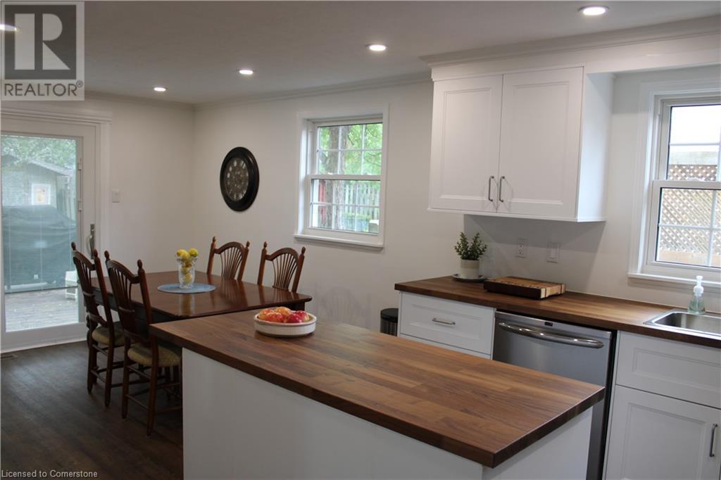 Property at 56 TRAILWOOD Crescent image 5