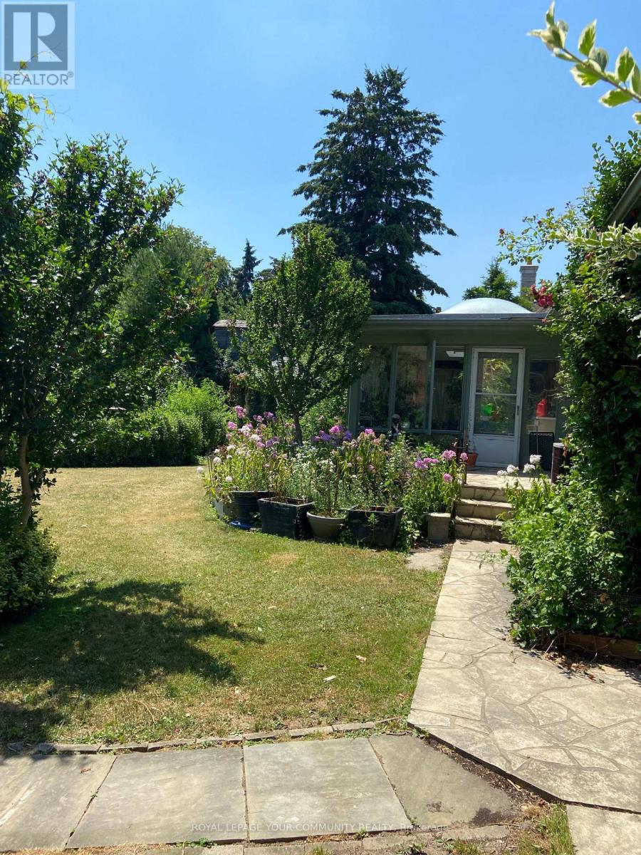 219 Arnold Avenue, Vaughan, Ontario  L4J 1C1 - Photo 2 - N12281851