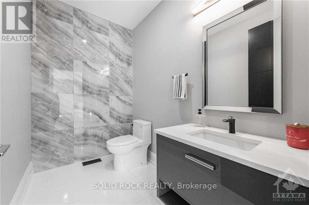 224 Roger Road, Ottawa, Ontario  K1H 5C6 - Photo 9 - X12280694