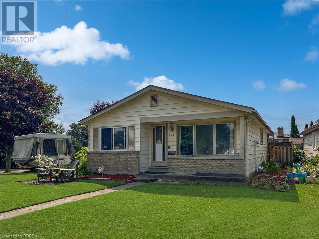 Property at 142 PINEDALE Drive image 5