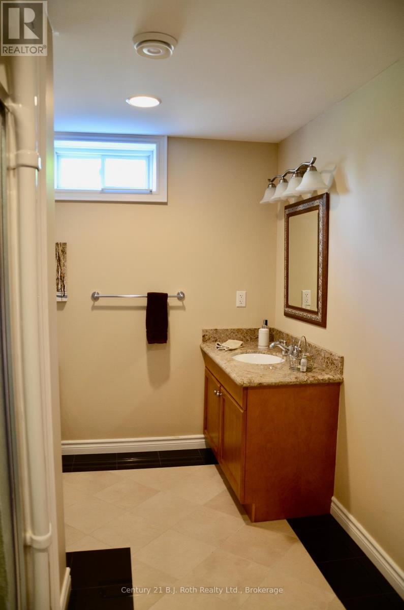 1057 Hurlwood Lane Lane, Severn, Ontario  L3V 6H4 - Photo 25 - S12179059