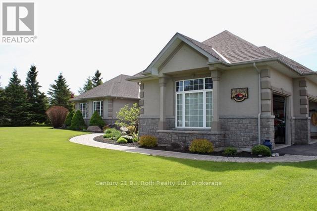 1057 Hurlwood Lane Lane, Severn, Ontario  L3V 6H4 - Photo 3 - S12179059