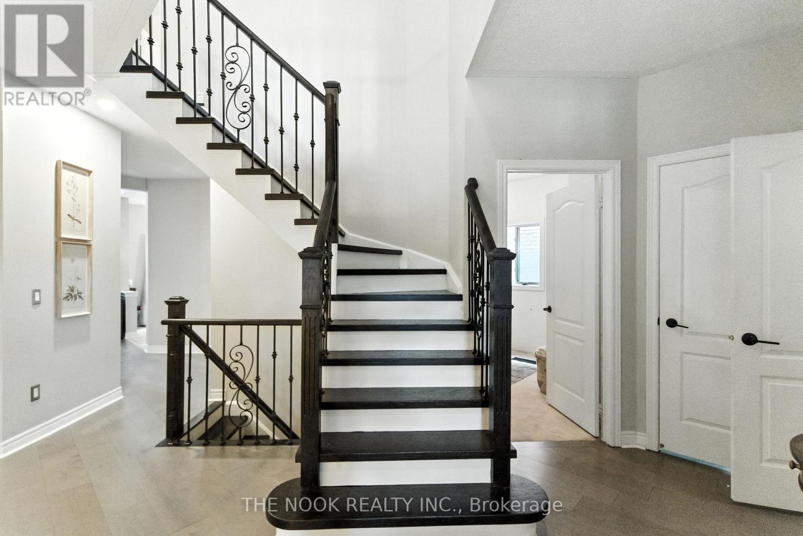 Property at 122 ESTATE GARDEN DRIVE image 3