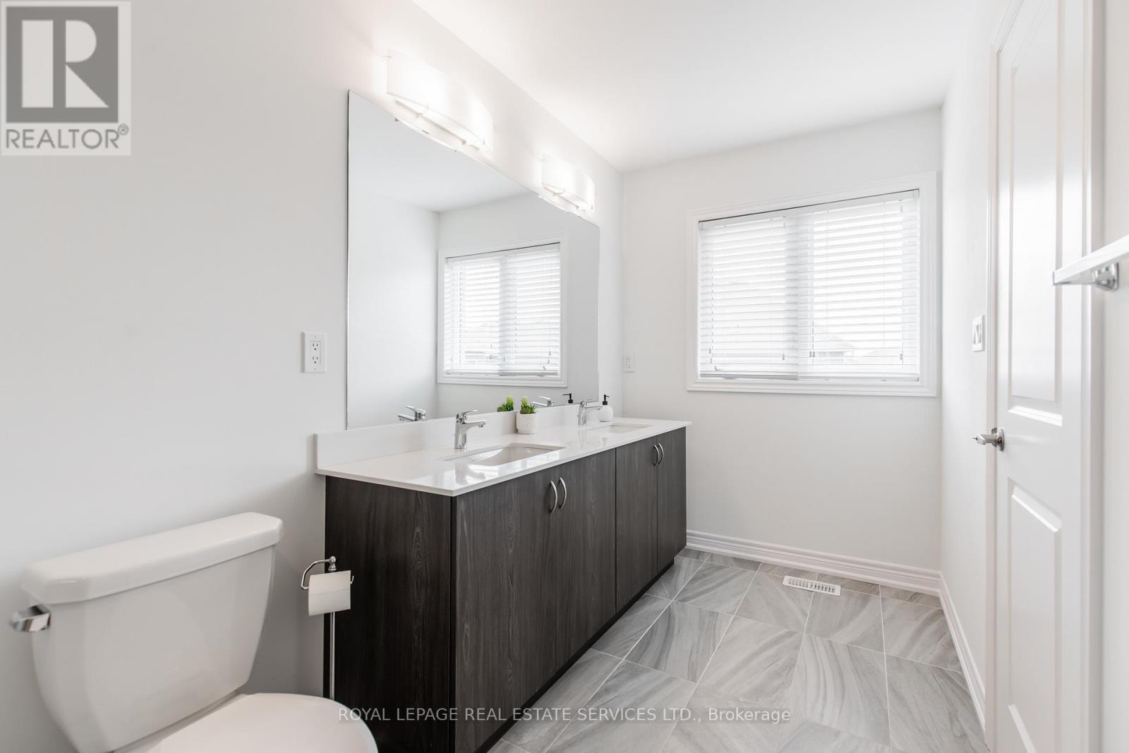 1342 Farmstead Drive, Milton, Ontario  L9E 1K9 - Photo 22 - W12282318