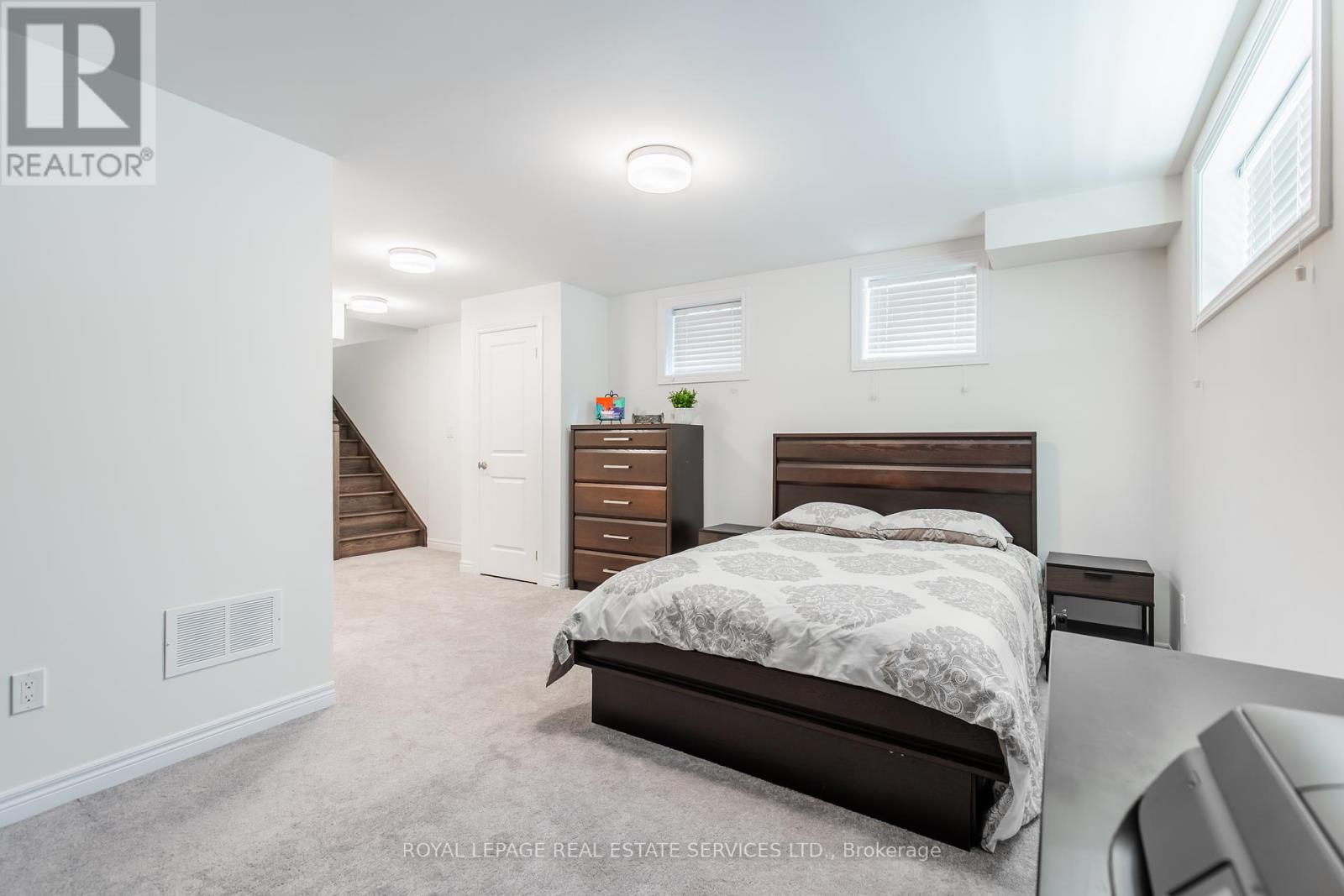 1342 Farmstead Drive, Milton, Ontario  L9E 1K9 - Photo 32 - W12282318