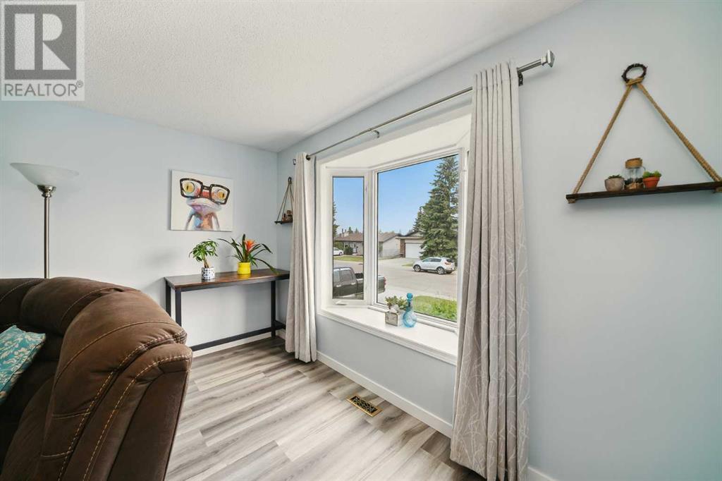 Property at 37 Cunningham Crescent image 2