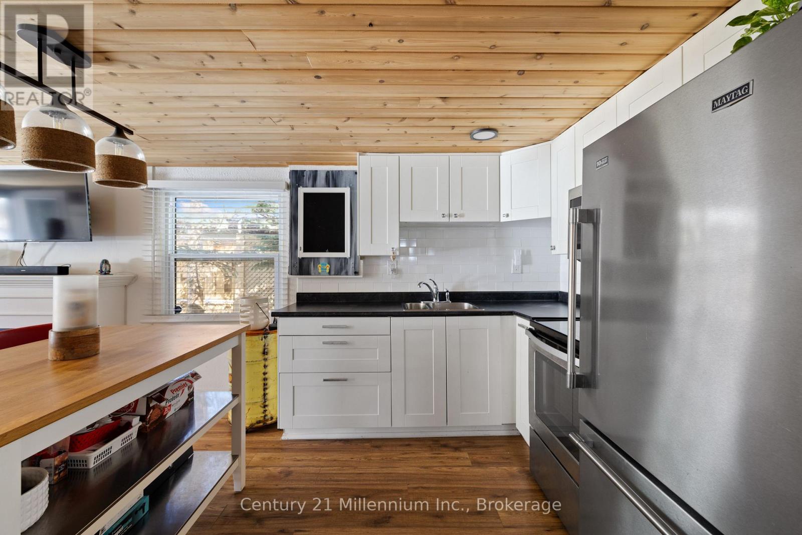 Property at 7 69TH STREET N image 2