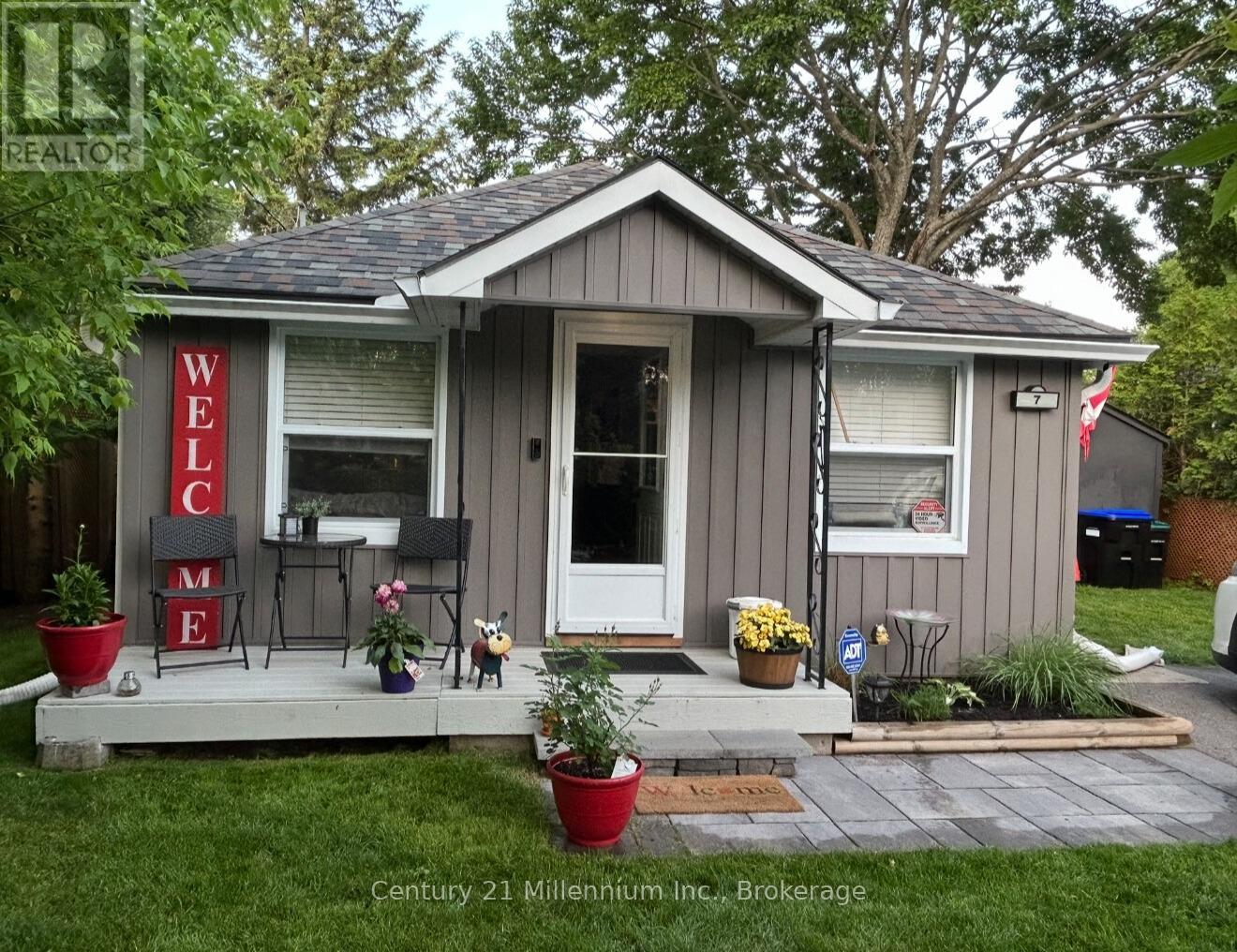 Property at 7 69TH STREET N image 1