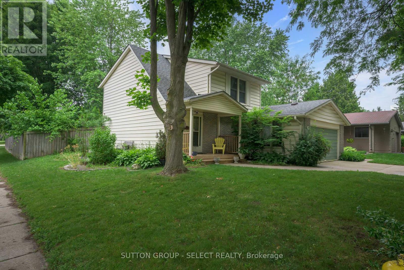 Property at 257 EDGEHILL CRESCENT image 2