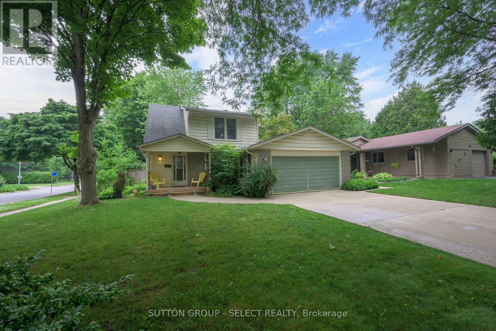 Property at 257 EDGEHILL CRESCENT image 3